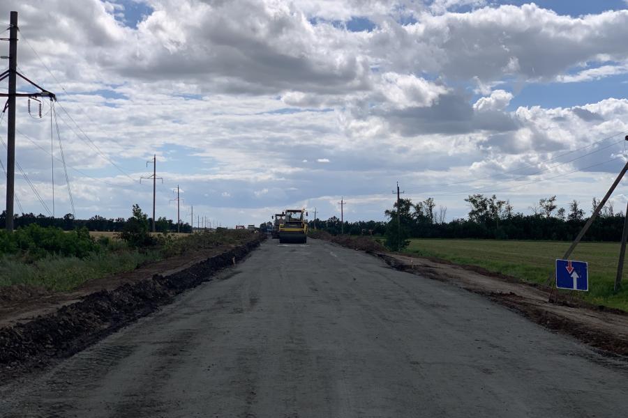 У Великобурлуцькому районі відновлюють 3,7 км дороги Старий Салтів - Приколотне
