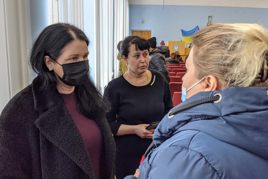 Айна Тимчук зустрілася з жителями Дворічанського району, які втратили домівки внаслідок пожежі