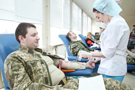 Харків'ян та жителів області закликають долучилися до акції зі здачі крові