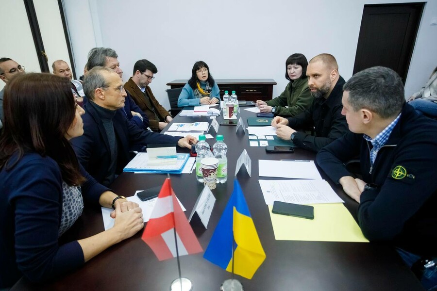 Начальник ХОВА зустрівся з Надзвичайним та Повноважним Послом Австрії в Україні