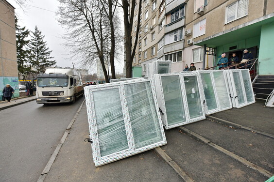 Житлові будинки Харкова відновлюють після російських обстрілів