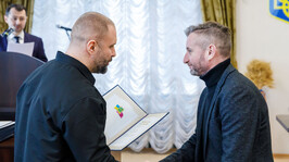 Олег Синєгубов відзначив волонтерів почесними нагородами