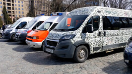Захисники Харківщини отримали 4 авто екстреної допомоги та мобільний лазнево-пральний комплекс