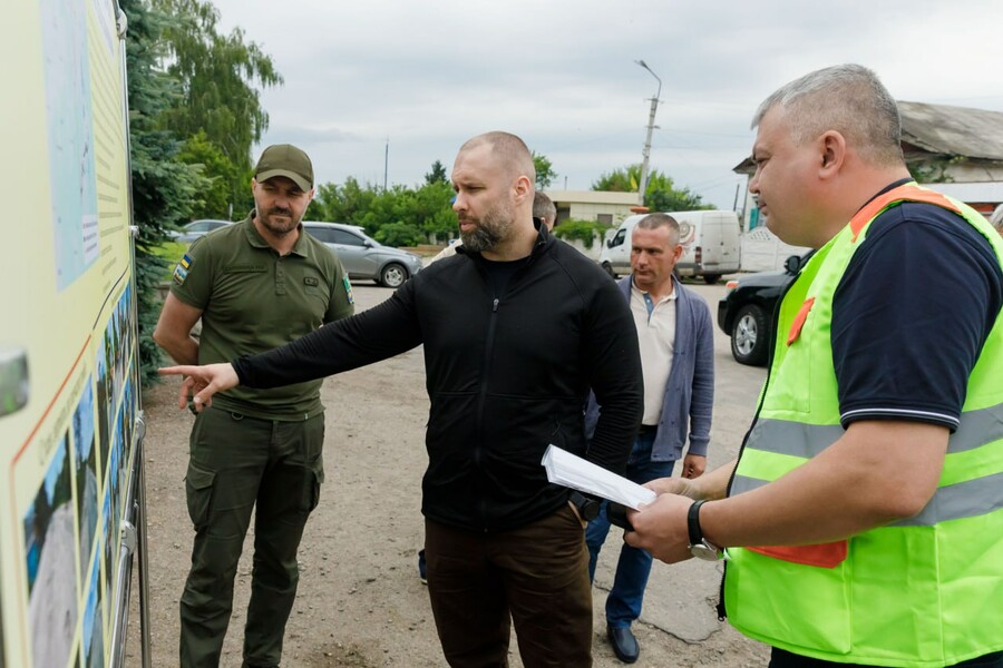 Олег Синєгубов проінспектував хід ремонту дороги у Бабаях
