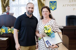 Олег Синєгубов вручив відзнаки до Дня Незалежності України