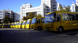 Для 6 громад Харківщини передали шкільні автобуси