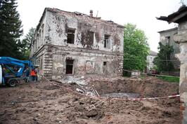 У Харкові триває ліквідація наслідків ворожого ракетного удару по території лікарні