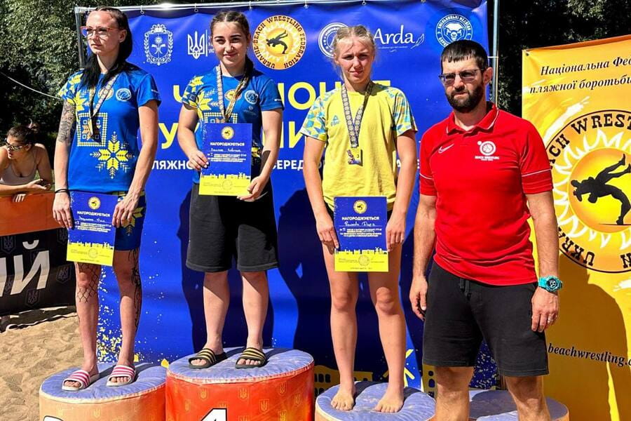 Юні спортсмени Харківщини результативно виступили на чемпіонаті України з пляжної боротьби серед кадетів та юніорів