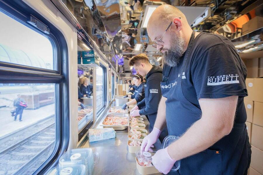 «Food Train» на Харківщині приготував та видав мільйонну порцію гарячої їжі