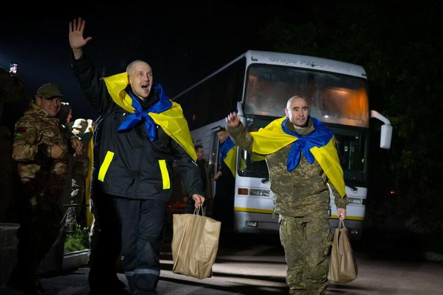 Ще двох захисників з Харківщини звільнили з російського полону