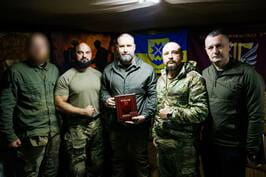 Олег Синєгубов зустрівся на позиціях з бійцями 77-ї окремої аеромобільної Наддніпрянської бригади ДШВ ЗС України