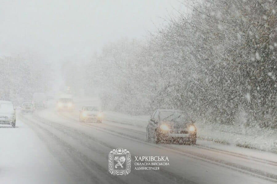 «Понад 100 фахівців дорожніх служб працюють зараз на автошляхах Харківщини», – Олег Синєгубов