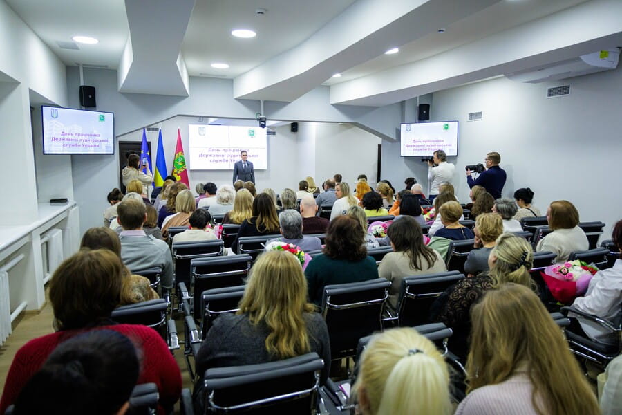 У Харківській ОВА привітали працівників Держаудитслужби області з професійним святом