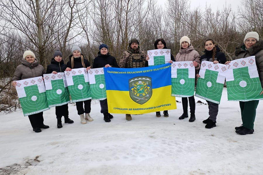 Співробітниці Вовчанської міської військової адміністрації успішно завершили курс підготовки до національного спротиву