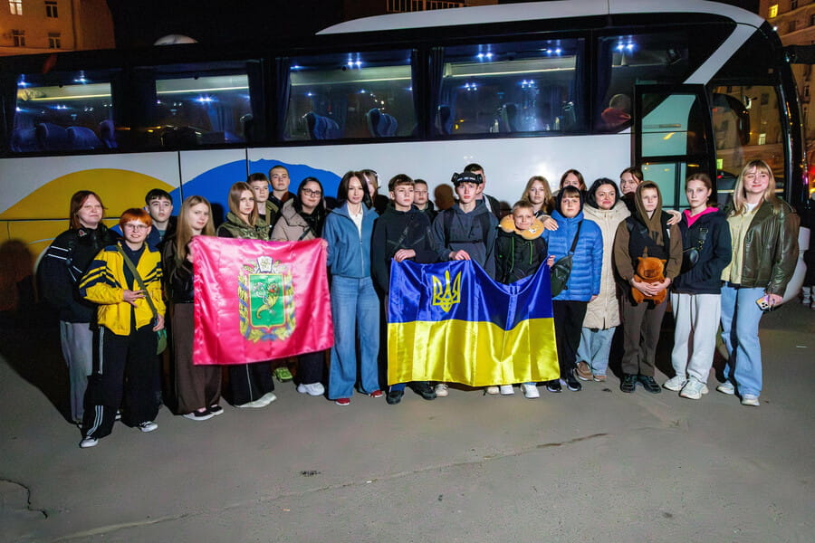 За ініціативи Харківської ОВА 20 дітей із громад області вирушили на відпочинок до В'єтнаму