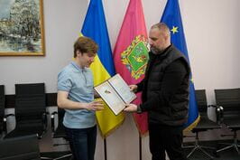 Олег Синєгубов привітав чемпіона Європи з шахів Романа Дегтярьова