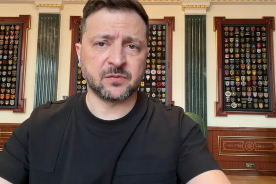 Кожен із дронів, усі типи російських ракет не можуть вироблятися без компонентів з інших країн – звернення Президента