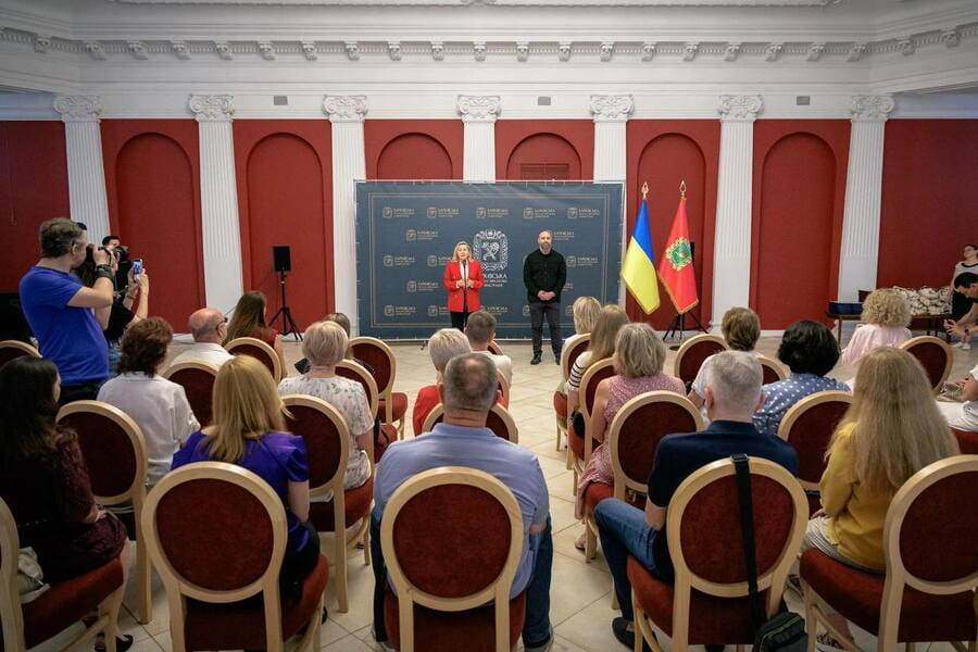 Олег Синєгубов відзначив державних службовців Харківщини обласними нагородами з нагоди професійного свята