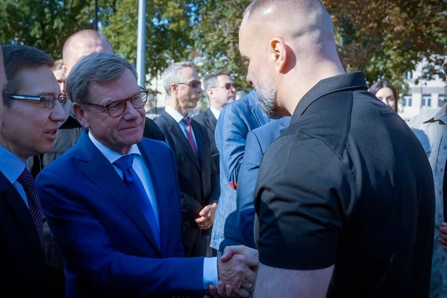 Олег Синєгубов під час урочистих заходів поспілкувався з Федеральним міністром закордонних справ Німеччини та Надзвичайним і Повноважним Послом Німеччини в Україні