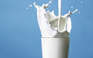 В цьому році кожен українець буде споживати в середньому 220 літрів молока і молокопродуктів. Віктор Слаута