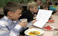 Із 603 загальноосвітніх шкіл районів Харківської області 558 мають власні їдальні