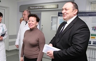 Євген Савін привітав батьків, діти яких народилися в перший день 2013 року в Регіональному перинатальному центрі