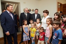 Михайло Добкін відвідав дитяче містечко «Отрадне»