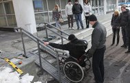 Засобами безперешкодного доступу інвалідів обладнані майже всі приміщення органів влади на Харківщині