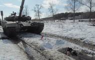 На Харківщині в ході полігонних навчань мобілізованих офіцерів обкатали танком Т-72