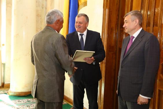 Євгеній Шахненко нагородив працівників нафтової, газової та нафтопереробної промисловості