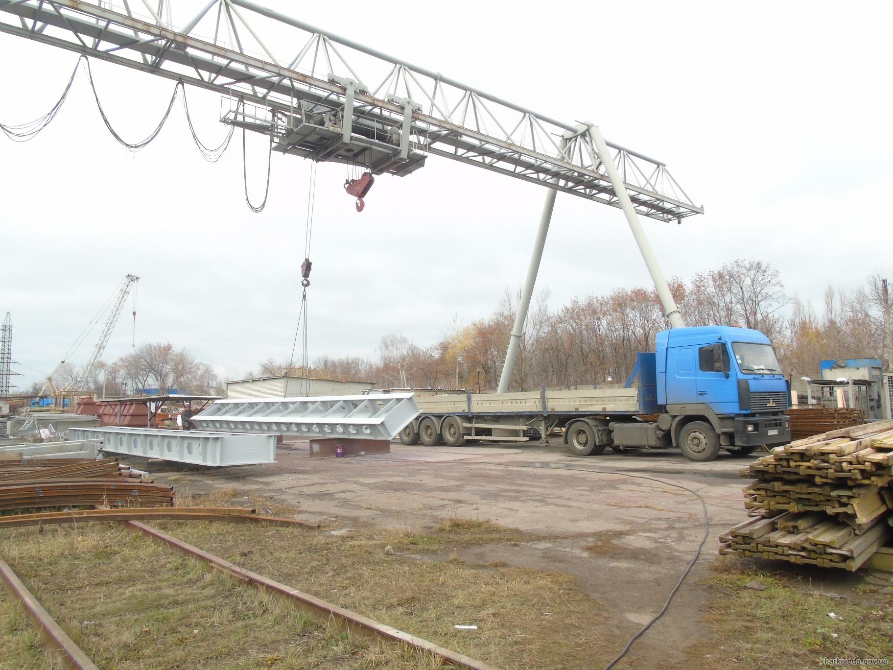 Первые балки для моста через речку Сухой Торец уже доставили в Барвенково