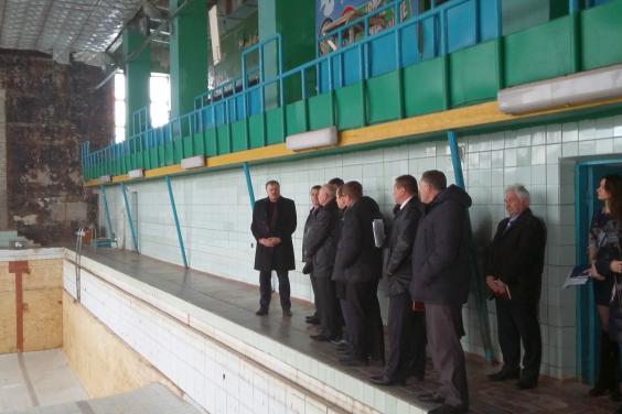 Лозовская ДЮСШ получит 5 млн грн на реконструкцию бассейна