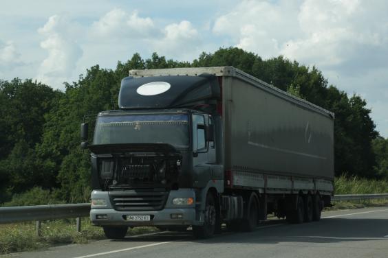 На дорогах Харківської області перевіряють вагу вантажівок