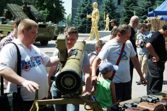 Харків’янам розкажуть про службу за контрактом та продемонструють військову техніку