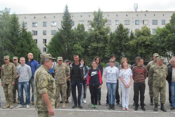 В Харківській області урочисто проводили на службу 121 призовника-контрактника