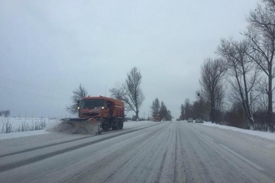 За добу дорожники області розчистили від снігу близько 5 тисяч км доріг
