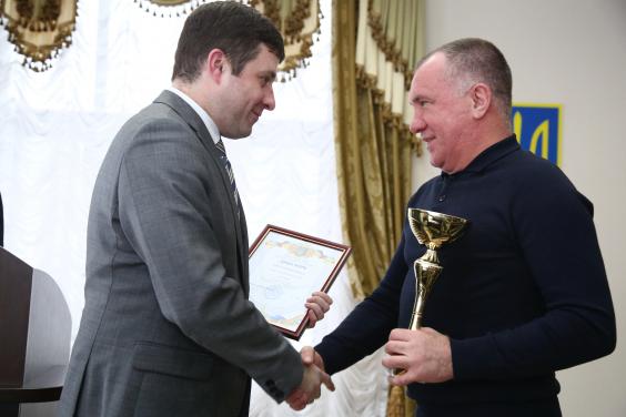 Анатолій Бабічев вручив грошові винагороди найкращим спортсменам області