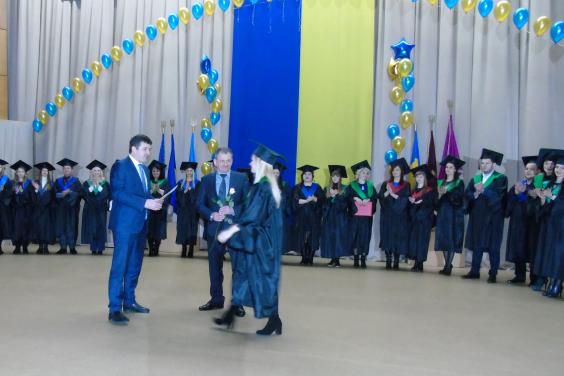 Анатолій Бабічев вручив дипломи магістрам ХарРІ НАДУ
