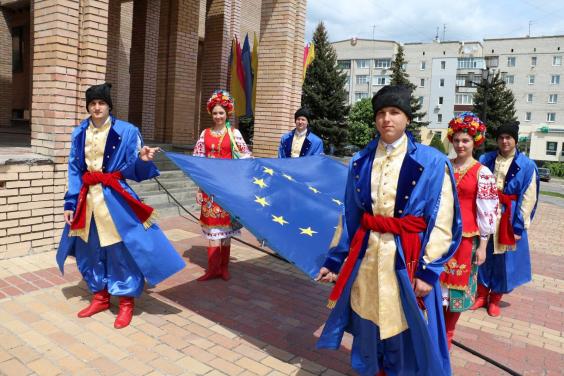 У районах області відзначили ухвалення Радою ЄС безвізового режиму для України