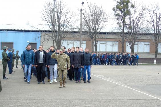 Під час весняного призову лави української армії поповнили понад 14 тисяч строковиків