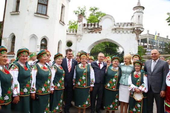 На Харківщині відкрився другий регіональний фестиваль майстрів народного мистецтва «Шарівський дивокрай»