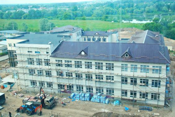 Нова школа в Пісочині відкриється 1 вересня, а реконструкція філармонії завершиться в 2018-му