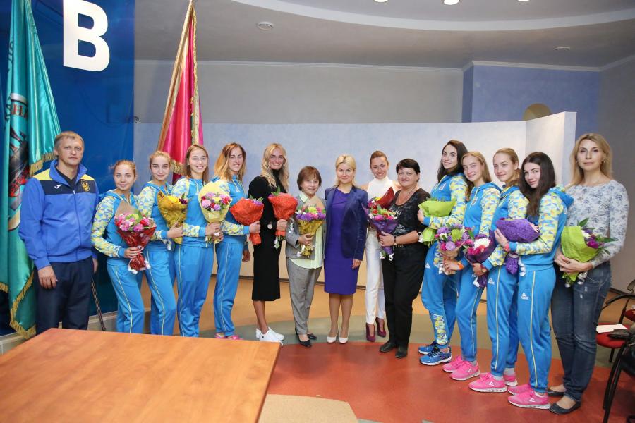 Зустріч голови ХОДА Юлії Світличної зі збірною командою України з синхронного плавання