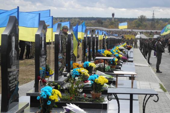 Пам’ять загиблих воїнів АТО вшанували на Алеї Слави на 18-му кладовищі