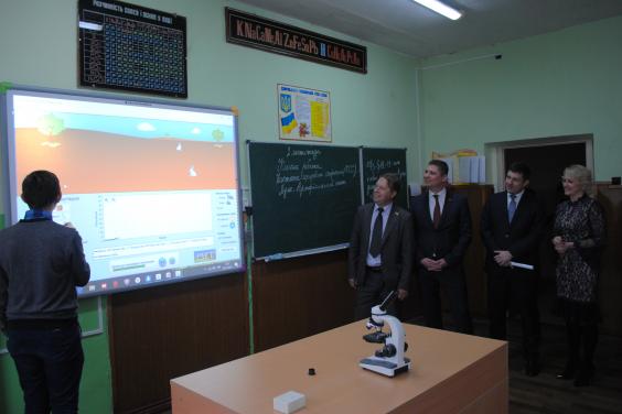 В опорній школі Первомайського району встановили сучасне навчальне обладнання