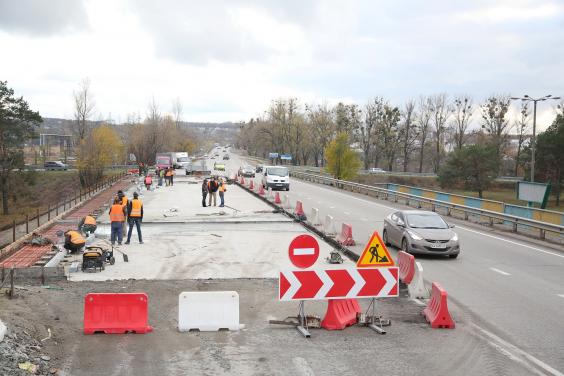 Дорожники завершують ремонт правої половини Пісочинського шляхопроводу