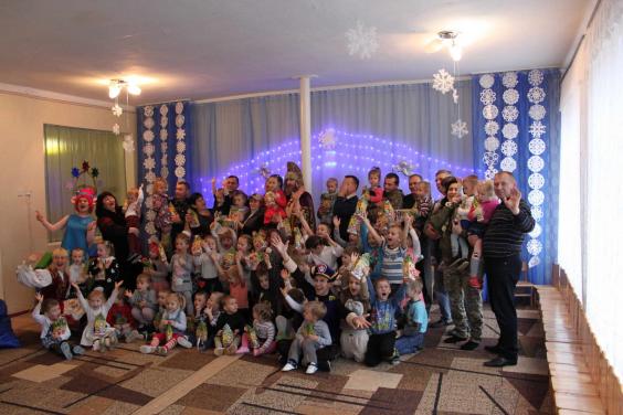 Харківські артисти та волонтери відвідали армійців і дітей у зоні АТО