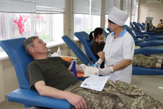 На Харківщині військовослужбовці здали кров для поранених бійців АТО