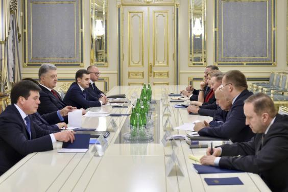 Президент провів зустріч з представниками України у Тристоронній контактній групі