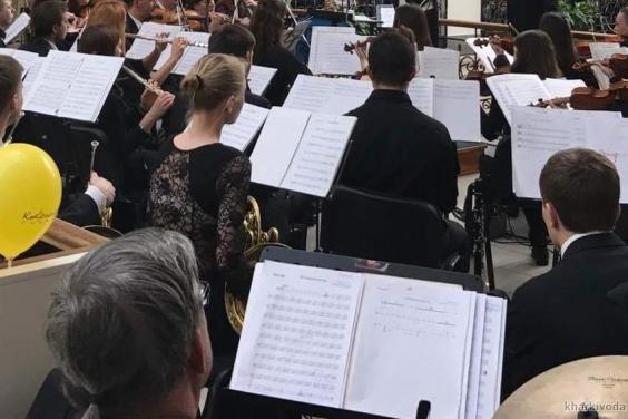 Молодіжний симфонічний оркестр «Слобожанський» запрошує на концерт «Зачарування гармонією»
